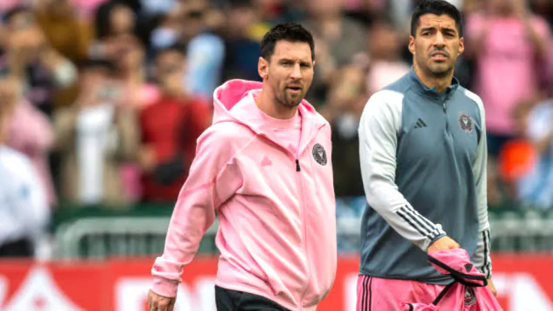 Messi and Suarez in Hong-Kong