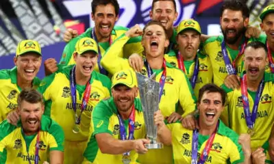 Australia men's cricket team with odi worldcup trophy