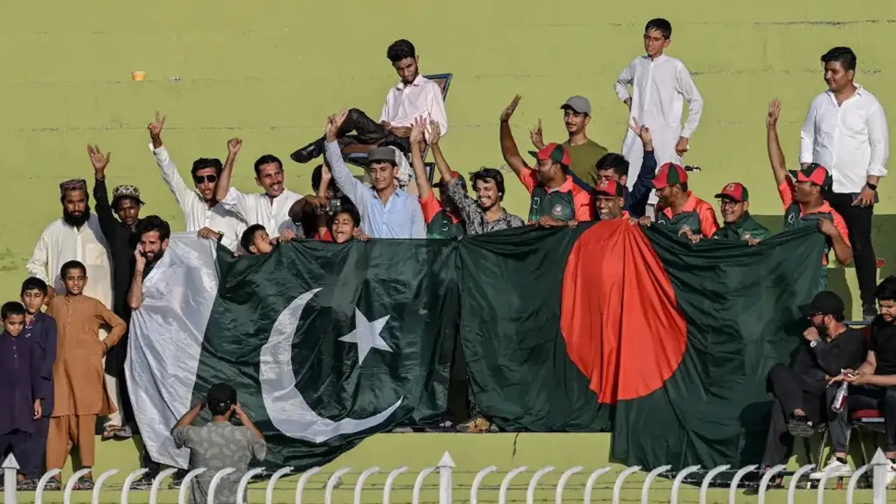 A bond of amity and harmony between Bangladesh-Pakistan supporters