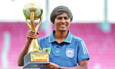 Sabina Khatun with Saff 2022 trophy