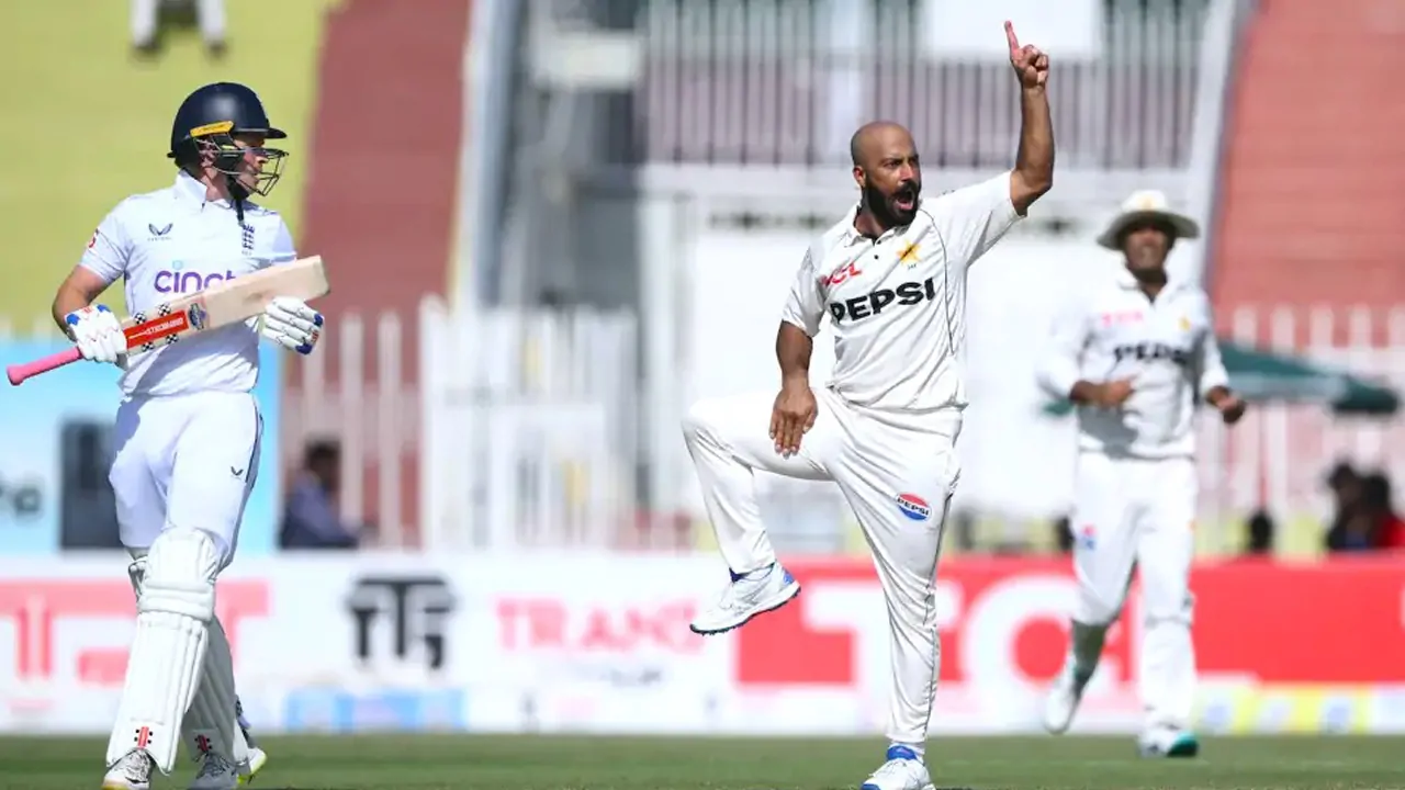 Sajid Khan takes wicket vs England