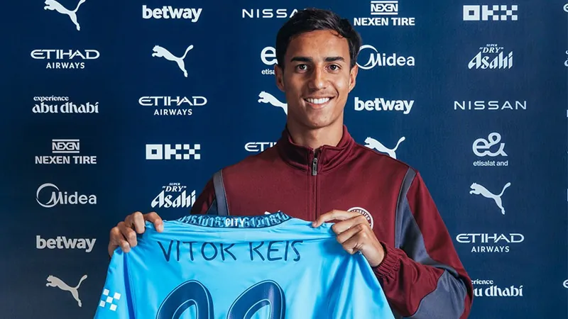 Manchester City sign Brazilian youngster Vitor Reis