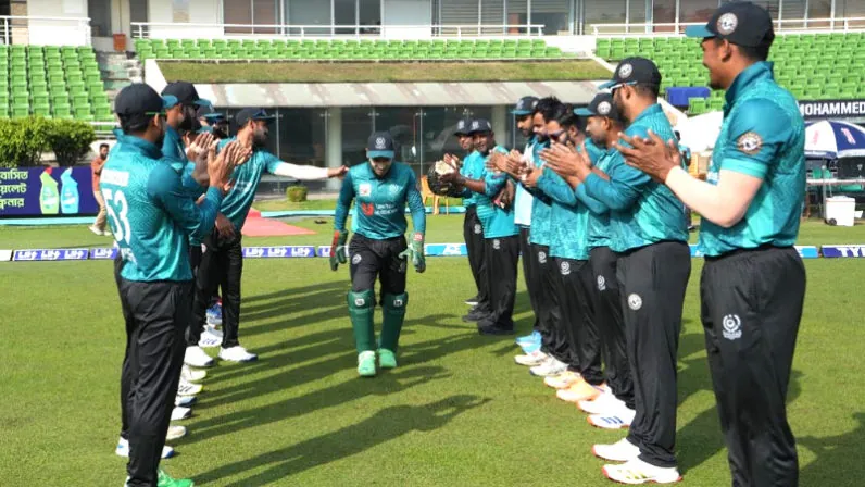 Mushfiqur Rahim got guard of honour from field