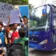 Protesters warning to not leave the team bus